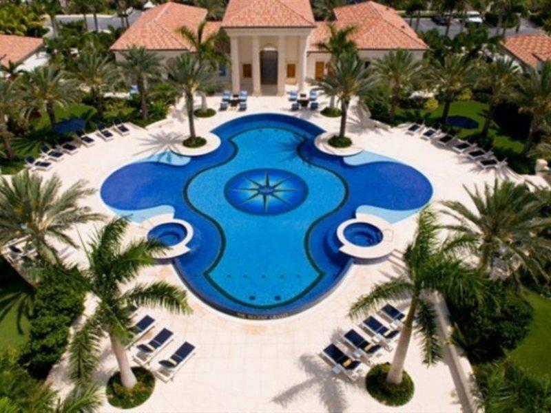 The Regent Grand Hotel Грейс Бей Екстериор снимка
