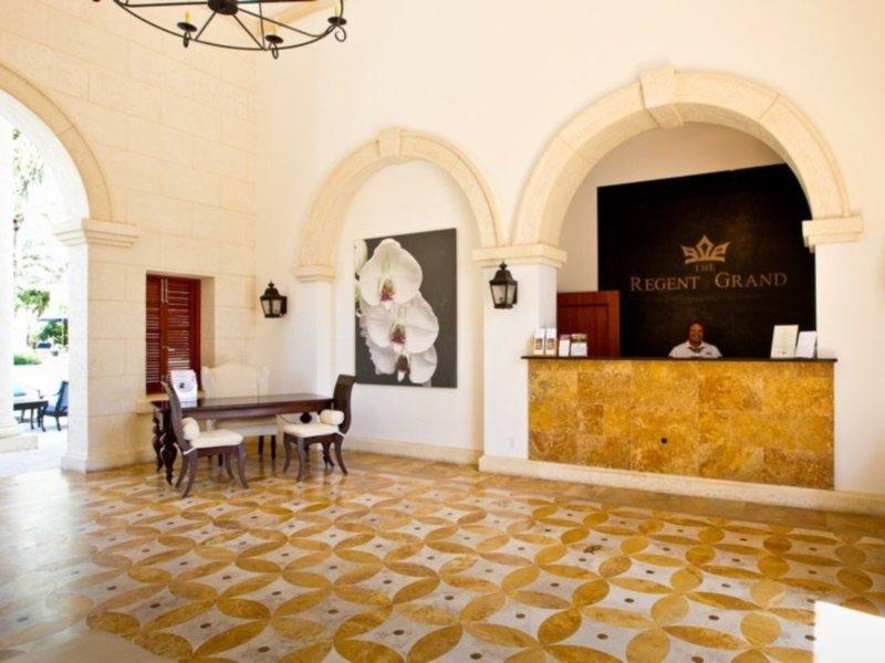 The Regent Grand Hotel Грейс Бей Екстериор снимка